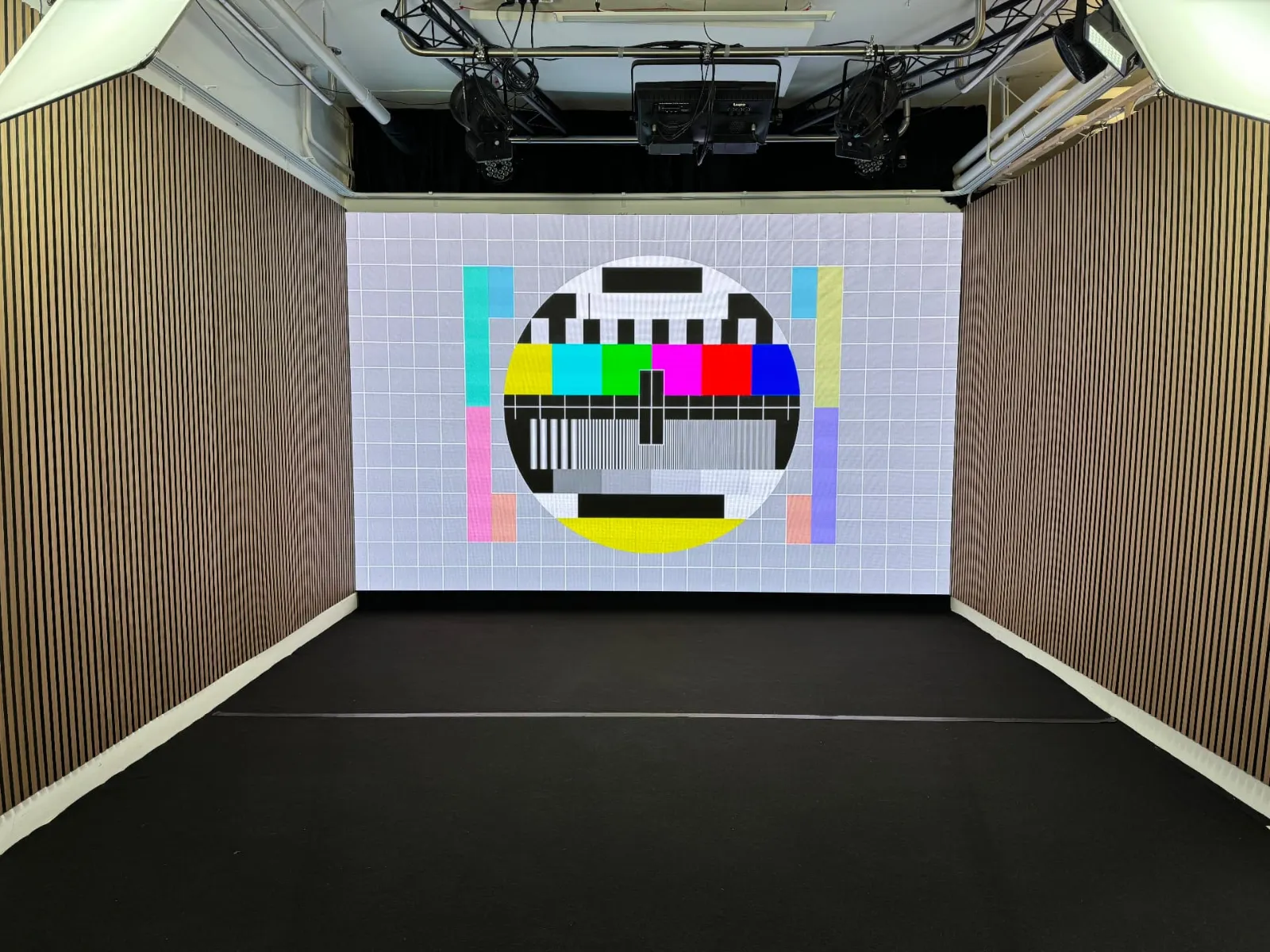 Cinelight Studio Milano in configurazione LED Wall